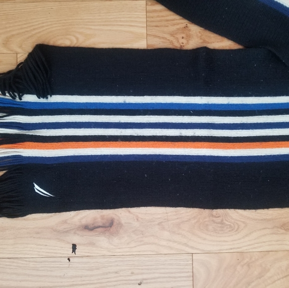 NAUTICA SCARF IN EXCELLENT CONDITION - Picture 2 of 2